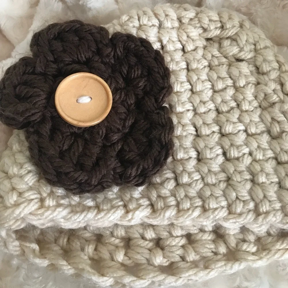 Vintage 1930s Handmade Girls Knit Flower Hat